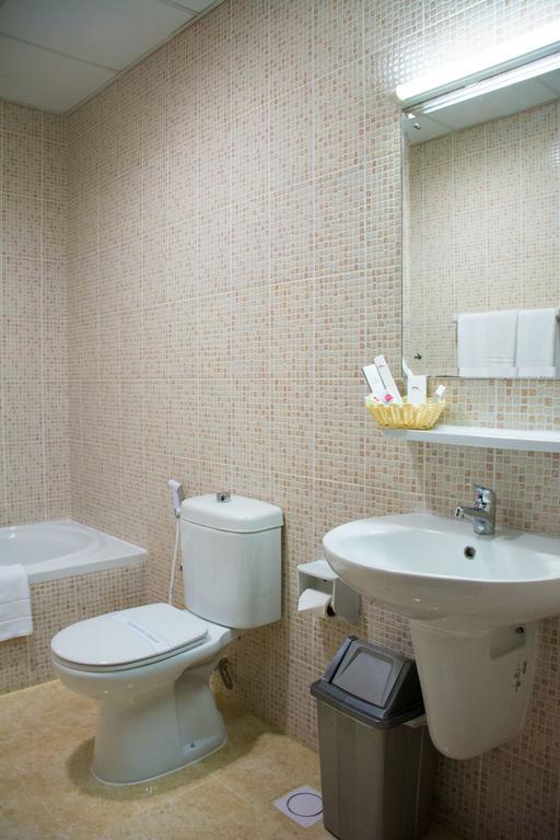 President Suites Apartments Манама Екстериор снимка