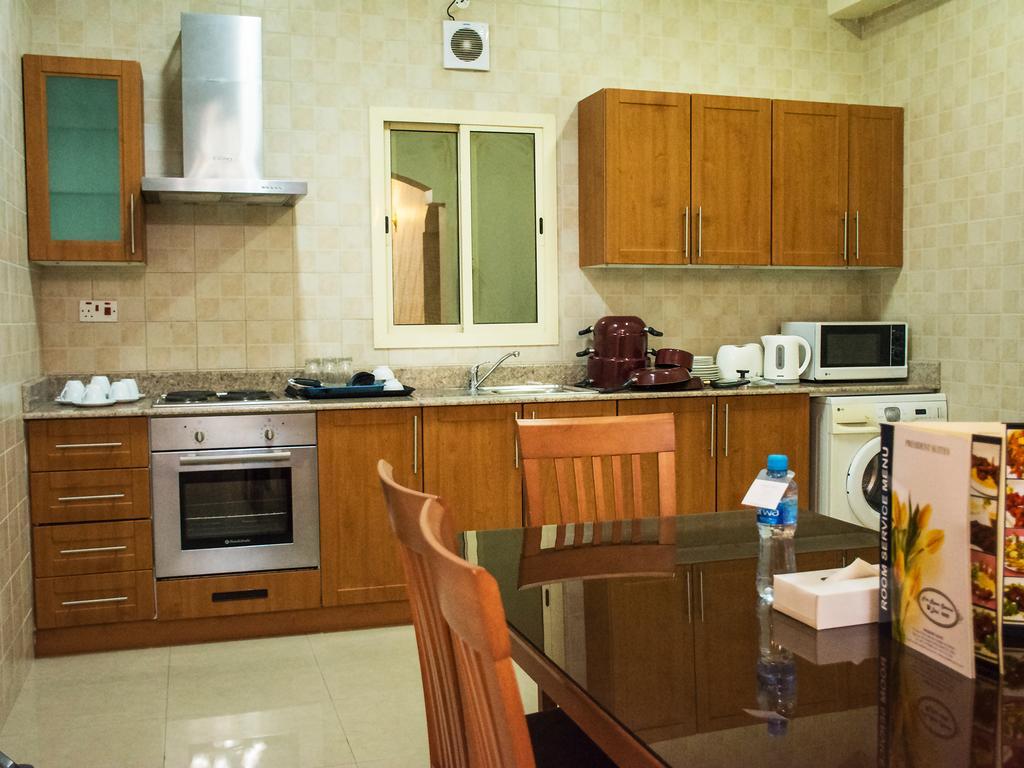 President Suites Apartments Манама Екстериор снимка